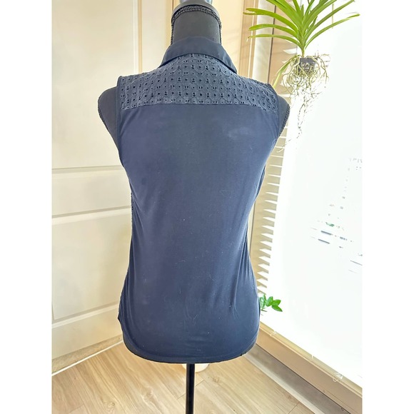 Ann Taylor Navy Sleeveless Button Down Top Eyelet Sz. XS - Picture 2 of 4